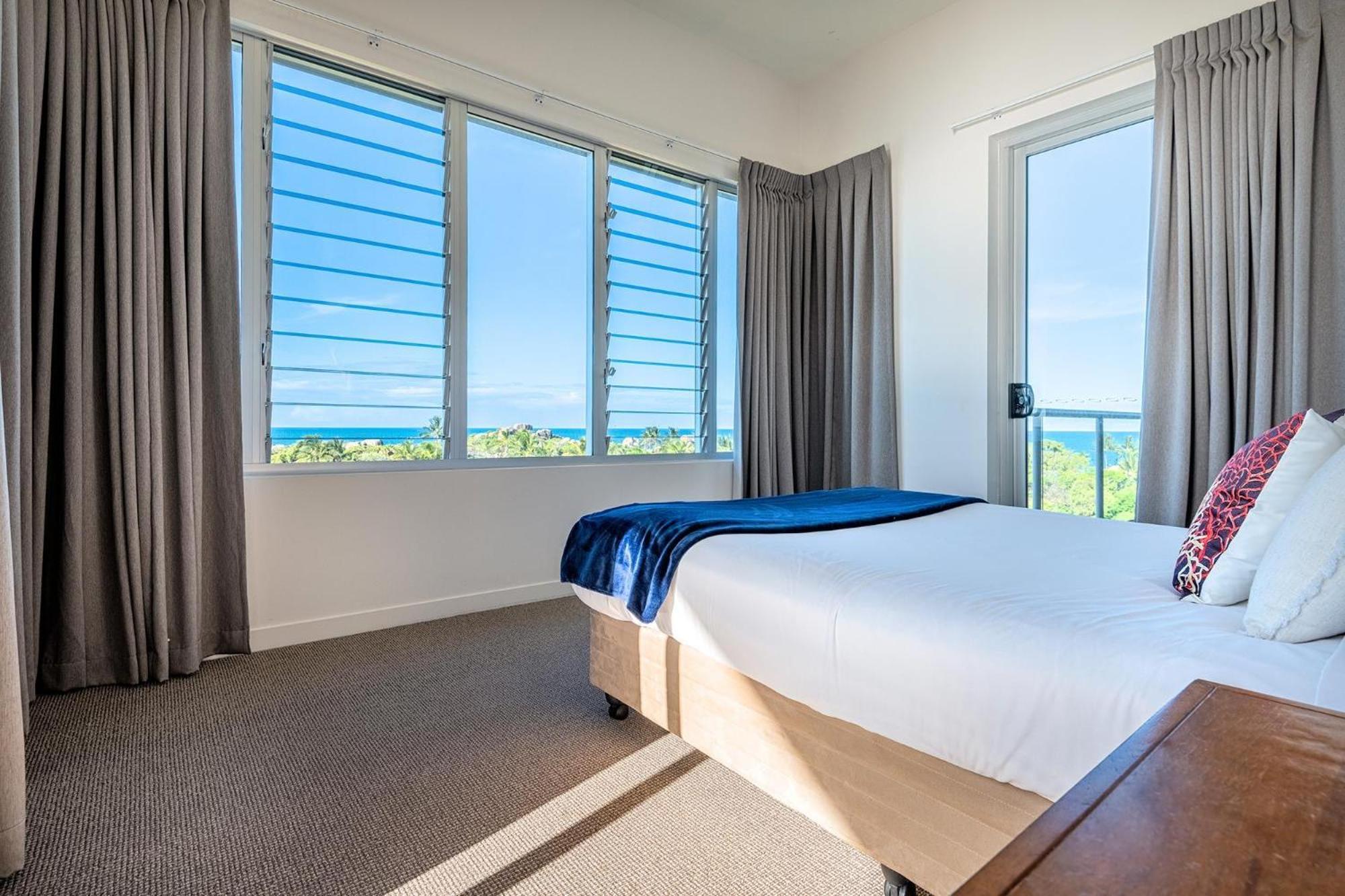 Coral Cove Apartments - Absolute Beachfront Resort Bowen Exterior foto