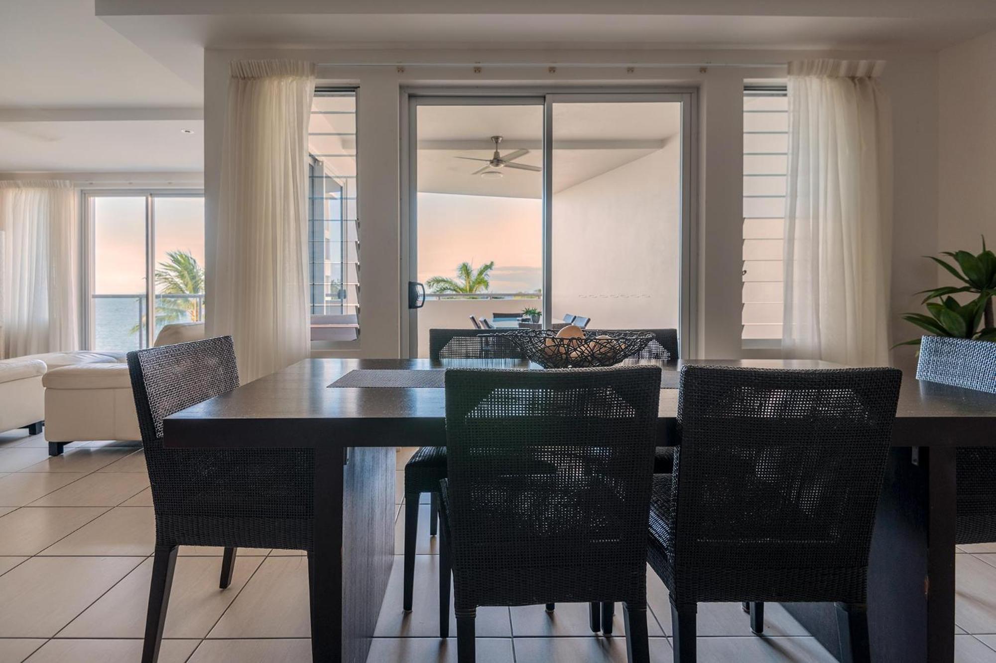 Coral Cove Apartments - Absolute Beachfront Resort Bowen Exterior foto